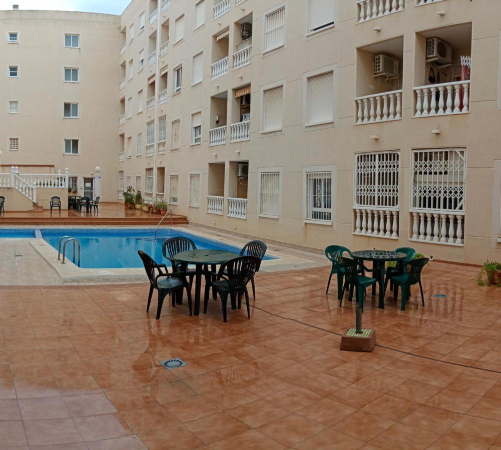 Estudio Wifi Bano 1 Sofa Cama Doble Piscina Playa 100Mts تورّيفيِخا المظهر الخارجي الصورة